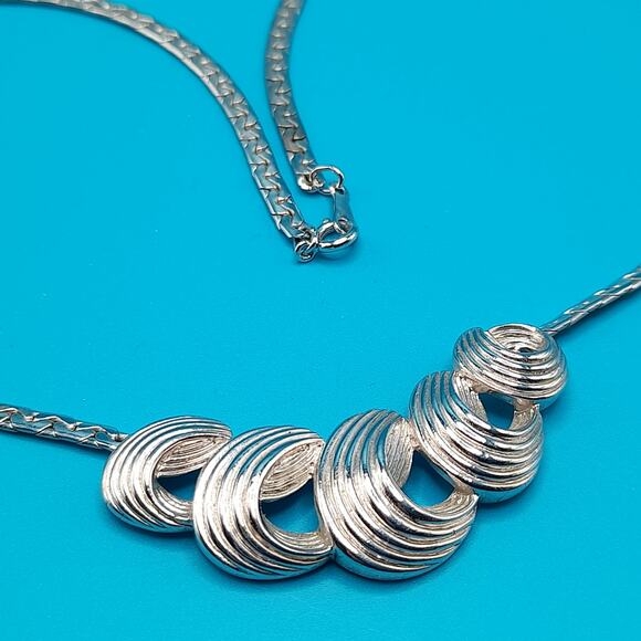 Vintage Avon Pendant Necklace, Silver Tone, Vintage Jewelry - Picture 2 of 10